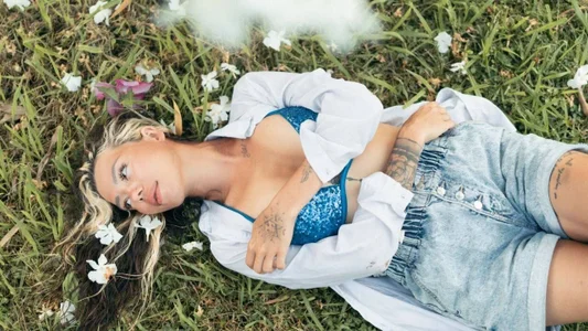 LucyVixxen Beach Mood Foto 4