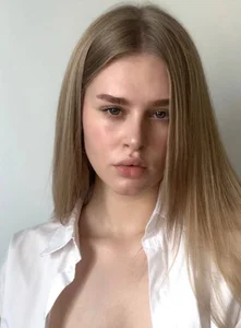 Caroline_054 Public 圖片