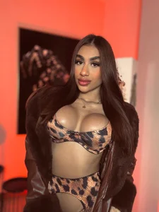 DannaCruz Grrr 사진