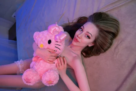 AstridHottyCome to my bed图片 3