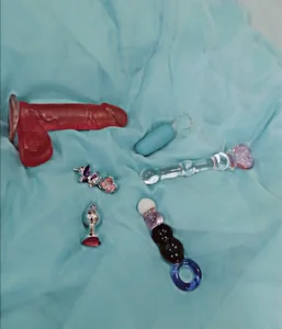 mollieblue69 MY TOYS AND HEELS Pic 6