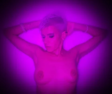 Alice_69_Sochiのin pinkの 2枚の写真