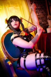 evybubblesのCosplay Yor Forgerの 5枚の写真