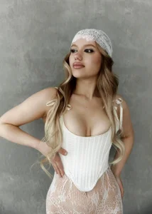 Shakira_Lux Public  4টি ছবি