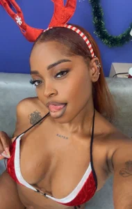 ShantalGomes Mommy Claus Shantal  2টি ছবি