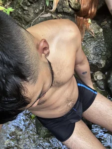 AlanDaviss Hairy body in the river  4. fénykép
