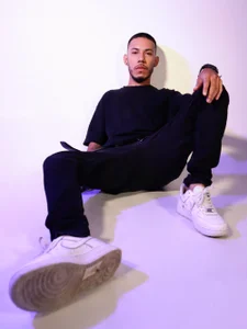 Aronxxs Black Foto 2