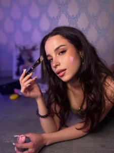 LanaLedger I'm an painter🎨 Pic