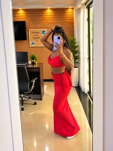 Red on Me, Temptation in the Air🔥 de KarinaFlowers_  6 photos