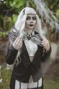 AlaiaRogers The strange world of Alaia 💀 Foto 2