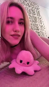 AnnikaPrincess I'm lying on the bed Kuva