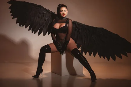 AdeleGray angel or demon 😈 Bilde