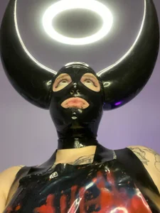 auroralatexprincess Hoods and gasmasks Pic