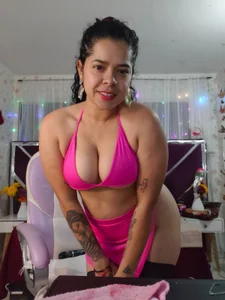 alexa-cooper- “Connect with me and let's make this day special 💕” Pic 2