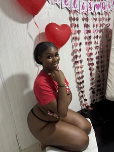 ely_brown_: happy valentine ❤💞 ( 3 фото)