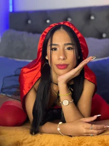 Zdjęcia melissa_becraft your favorite Little Red Riding Hood 🐺🍎:  2