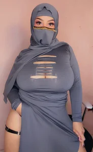your sexy busty de hana_falak Foto 4
