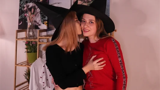 LashandraKrage Public  8টি ছবি