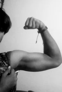 yonjiyohane bicep Foto