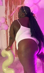 CarolinaGomez_ It's my birthday 🎉🥳 Foto 3