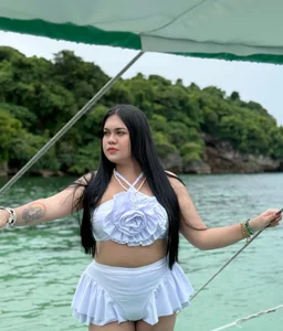 YourThicc_bella 🌊🌺🐚🏖️ Foto 4