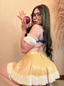 ChloeTurner_ ✨ “Once upon a time... there was a very naughty princess.” Bilde 3