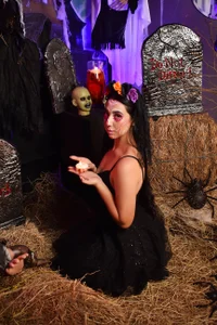 dahianthompson Come to celebrate Halloween with me Pic 2