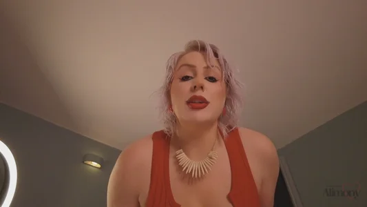 STEALING STEP-MOMMY'S KNICKERS Screengrabs de GoddessAlimony  4 photos