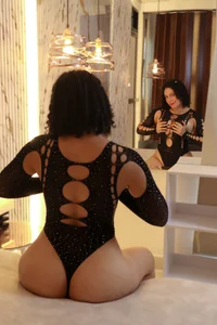 cailynhot I like the girl I see in the mirror Pic 5