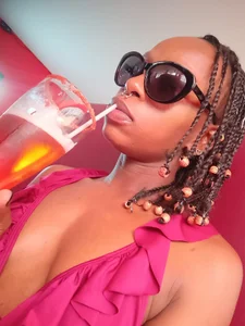 Coco_Kiss I love to take cocktails 🍸 Immagine  4