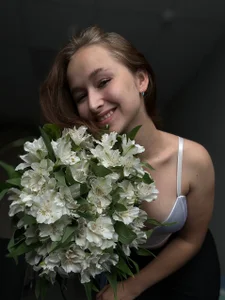 Julie_Lamb Me and the flowers Bilde 4