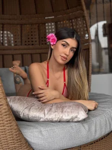 PaulinaSantos_ 🌸 Beauty in Bloom 🌸 Pic 4