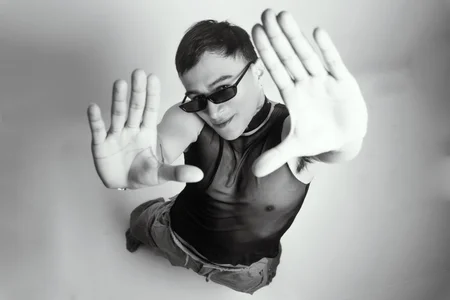 LiamDeep_ Black and White 🤍🖤 Foto 3