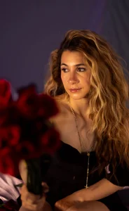 Can't Look Away 🥰 de SharaRoades  3 Imagens