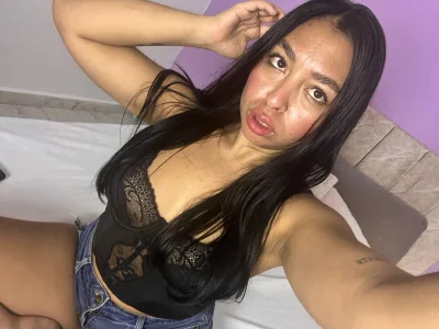 marywhitee__ today I wore shorts for you Pic 4