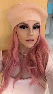 EmikoZephyr Public Pic 3