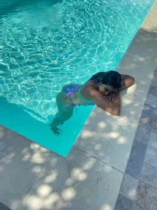 POOL DAY YEII!! 🥰 od zoey-fox  snímek