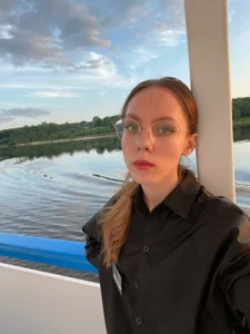 JuliaPeters Public Pic 2