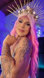 SarahYates: the charm that undresses you ( 4 фото)