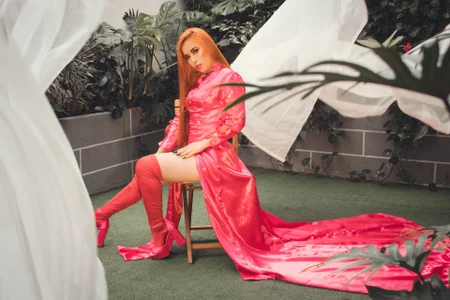 MadelineFox elegant for you! Pic 2