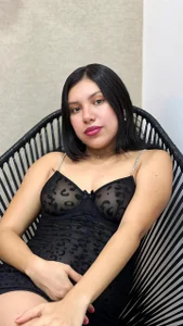 Tina_Lewis Sexy Girl  2টি ছবি