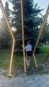 Sara_Robinson Having fun while walking Immagine 