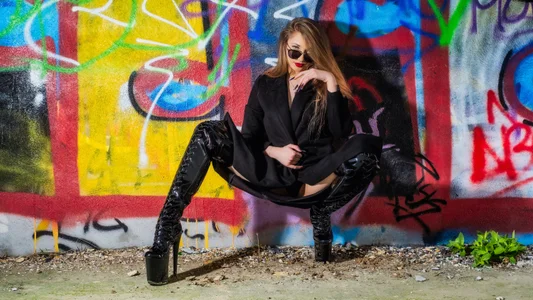 ArielBurn Goddess of colorful walls Pic 8