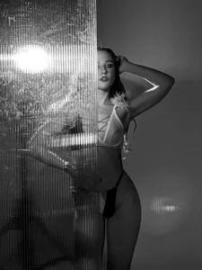 MaudAle: Monochrome stories of passion ( 5 фото)