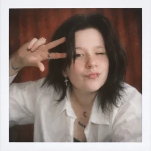 EviaVanveen white shirt <3 Pic 4