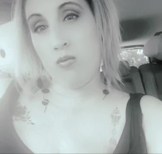 Busty_Lusty_Bri Public รูป  6