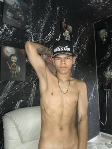 DylanRoyce_ MY BODYYY Pic