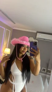 Samantha_Bale 💗 Pink, polished, and just a little mischievous. 사진 2