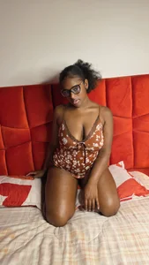 Ambar_vell I'm going to take off my pajamas Pic 3