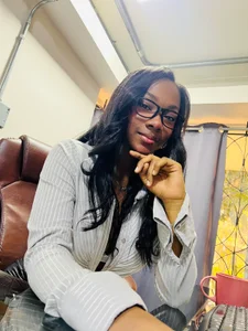 your sexy secretary😈📚